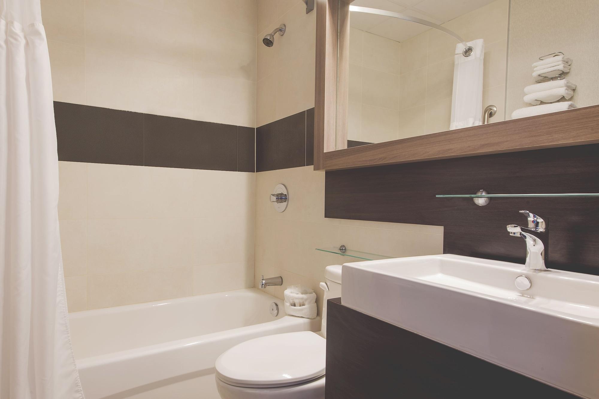 Hotel Continental Centre-Ville Val-d'Or Ngoại thất bức ảnh