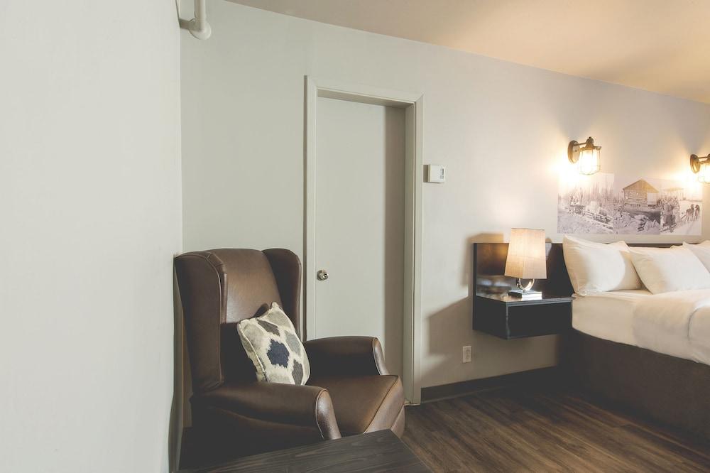 Hotel Continental Centre-Ville Val-d'Or Ngoại thất bức ảnh