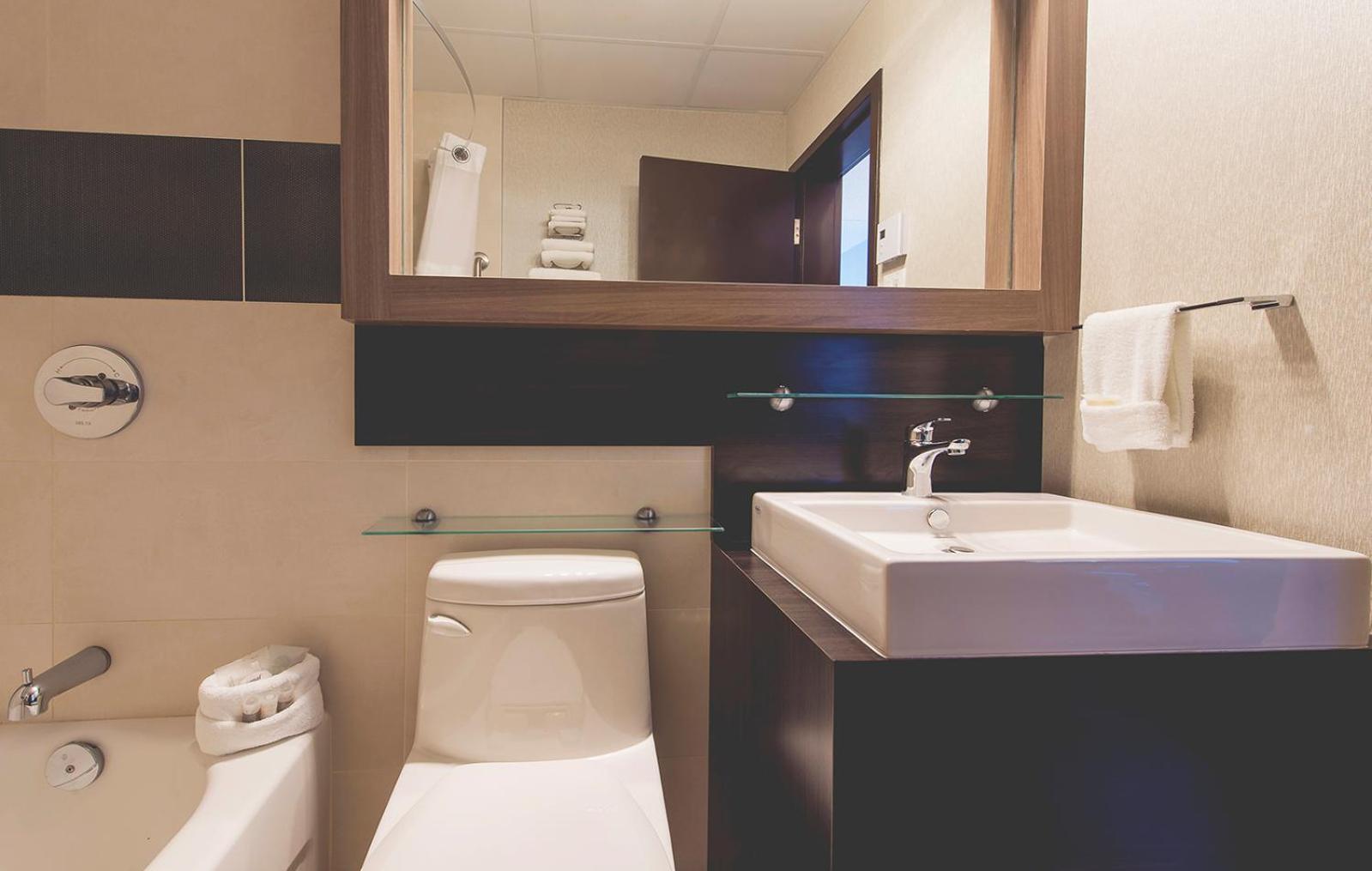 Hotel Continental Centre-Ville Val-d'Or Ngoại thất bức ảnh